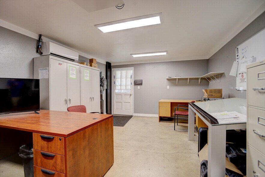 More Photos Of 5985 Lamar St, Arvada Warehouse For Lease