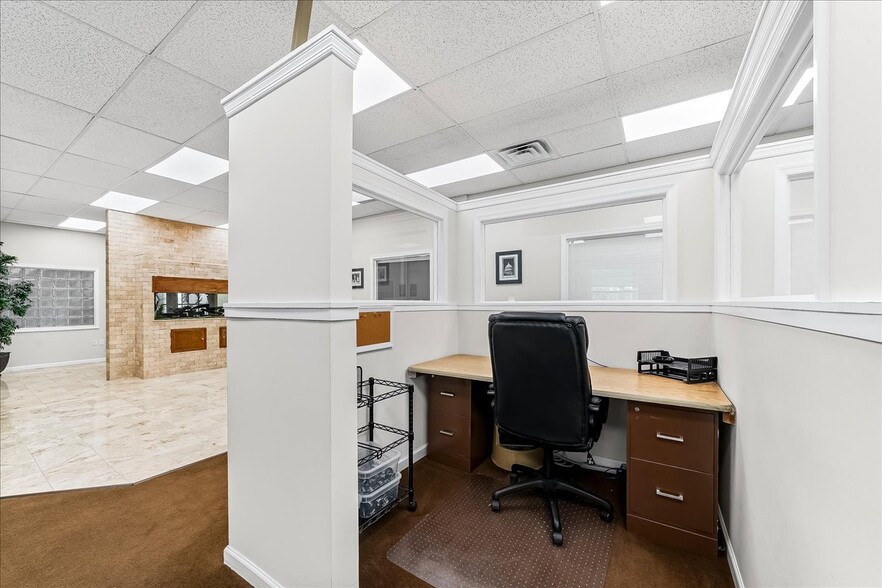 More Photos Of 101 E Darby Rd, Havertown Office For Sale