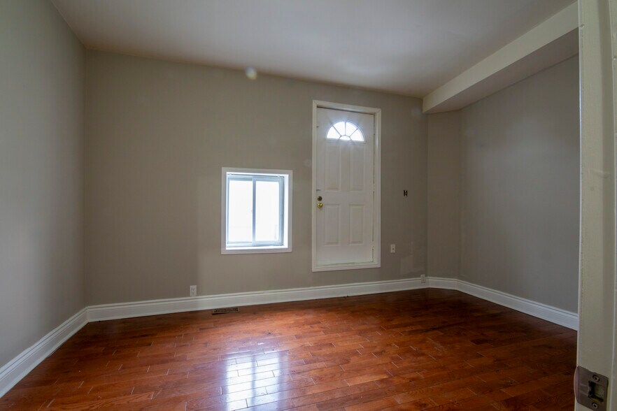 More Photos Of 138 James St N, Hamilton Storefront Retail Residential For Lease