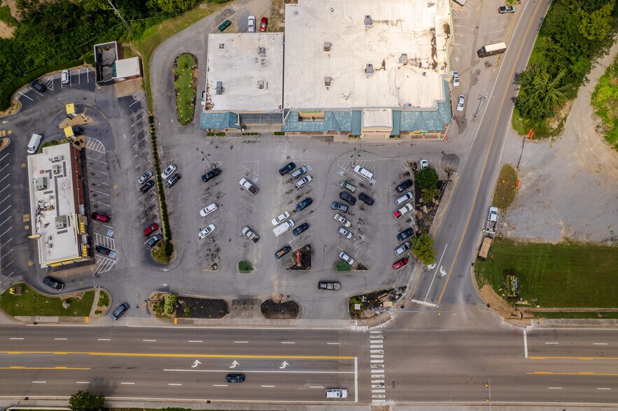 More Photos Of 1357-1359 E Parkway, Gatlinburg Unknown For Lease