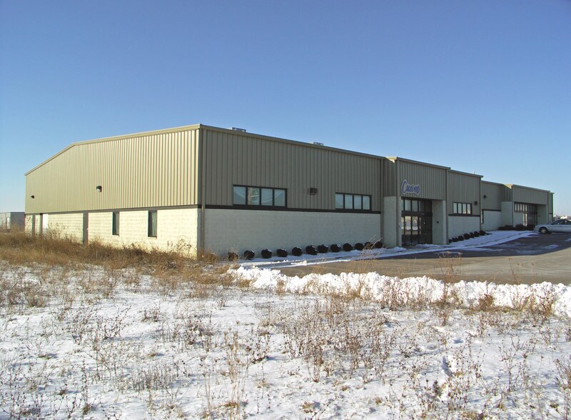 More Photos Of 10991-10995 Ruth Rd, Huntley Showroom For Lease