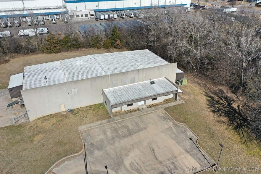 More Photos Of 3551 Cypert, Ardmore Manufacturing For Sale