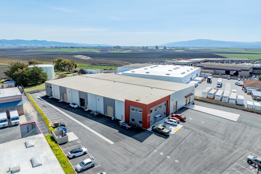 More Photos Of 11380 Commercial Pky, Castroville Distribution For Lease