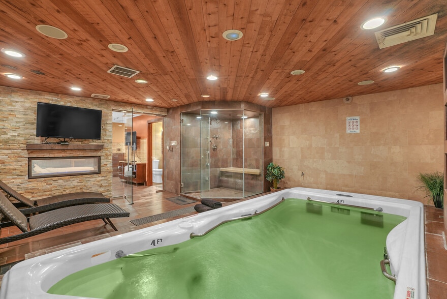 More Photos Of 16W621 S Frontage Rd, Willowbrook Hotel For Sale