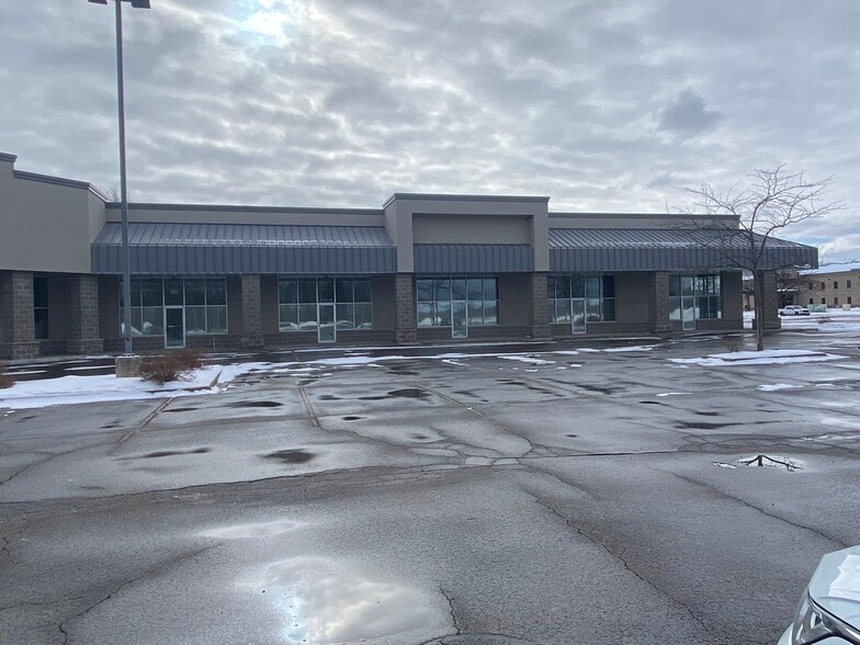 More Photos Of 3377 Packerland Dr, De Pere Unknown For Lease