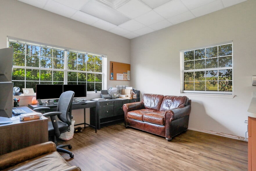 More Photos Of 1540 Business Center Dr, Orange Park Office For Lease