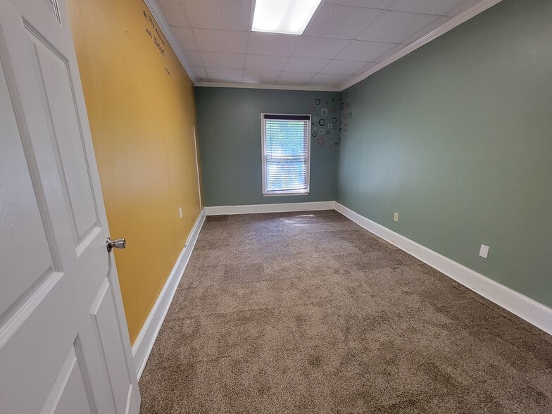 More Photos Of 115 Sycamore Dr, Athens Office For Sale