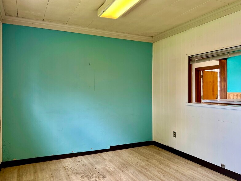 More Photos Of 103 N High St, Franklin Office Residential For Sale