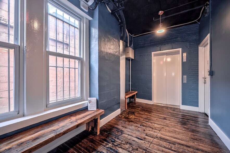 More Photos Of 8808 Rockaway Beach Blvd, Rockaway Beach Storefront Retail Office For Lease