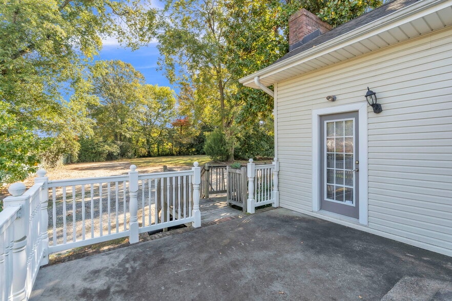 More Photos Of 408 N Main St, Greer Office For Sale