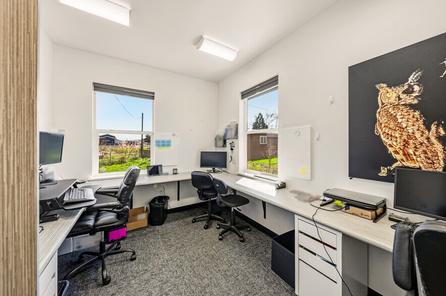 More Photos Of 296 S Pacific Hwy, Talent Medical For Sale