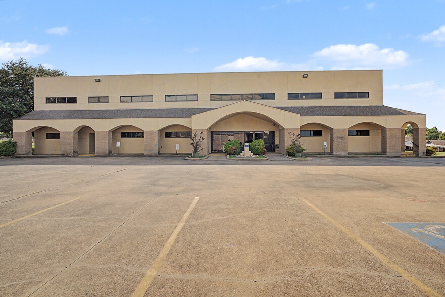 More Photos Of 2111 Skyline Dr, Mesquite Religious Facility For Sale