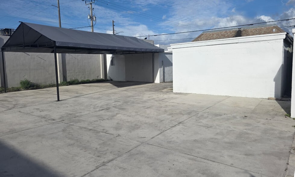 More Photos Of 221-225 N Dixie Hwy, Hallandale Beach Auto Repair For Lease