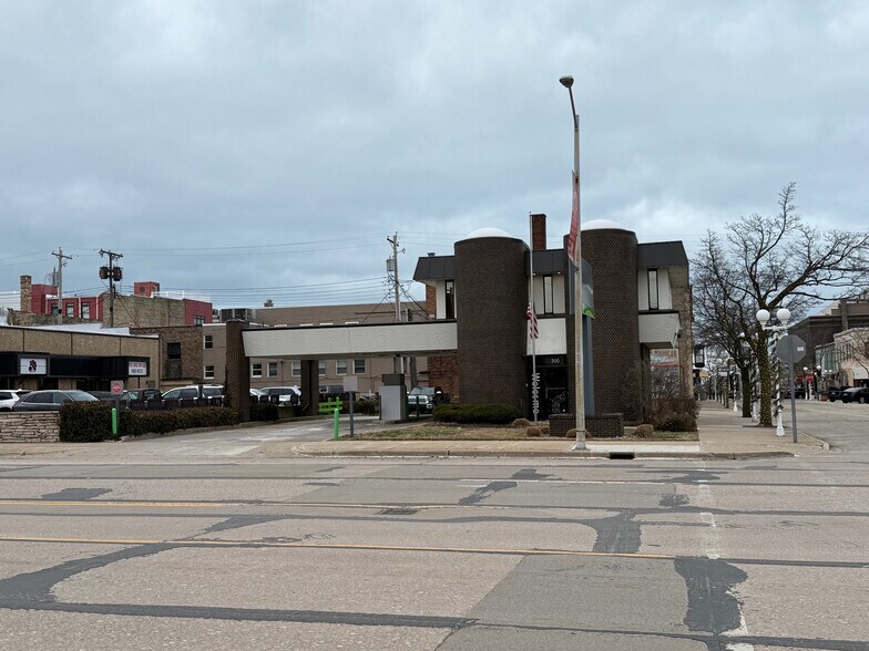 More Photos Of 300 Main St, Saint Joseph Bank For Sale