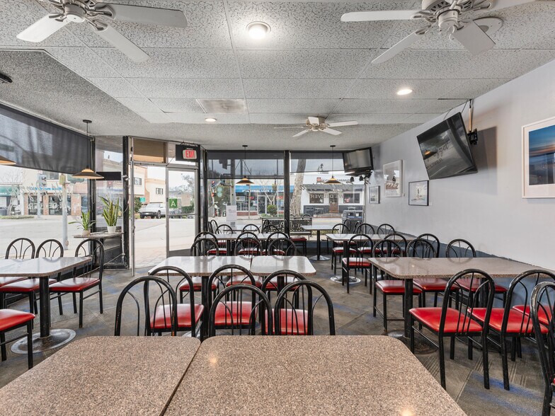 More Photos Of 400-408 Main St, El Segundo Storefront For Lease