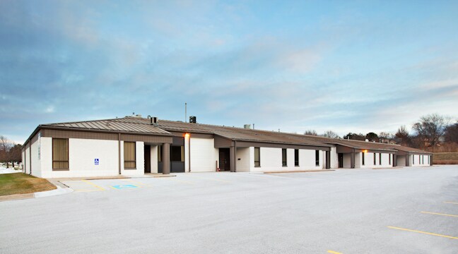 More Photos Of 2411-2449 S 156th Cir, Omaha Showroom For Lease