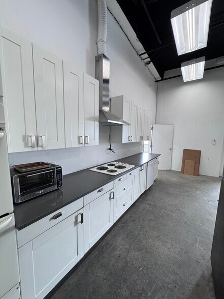 More Photos Of 486 Hart St, Brooklyn General Retail For Lease