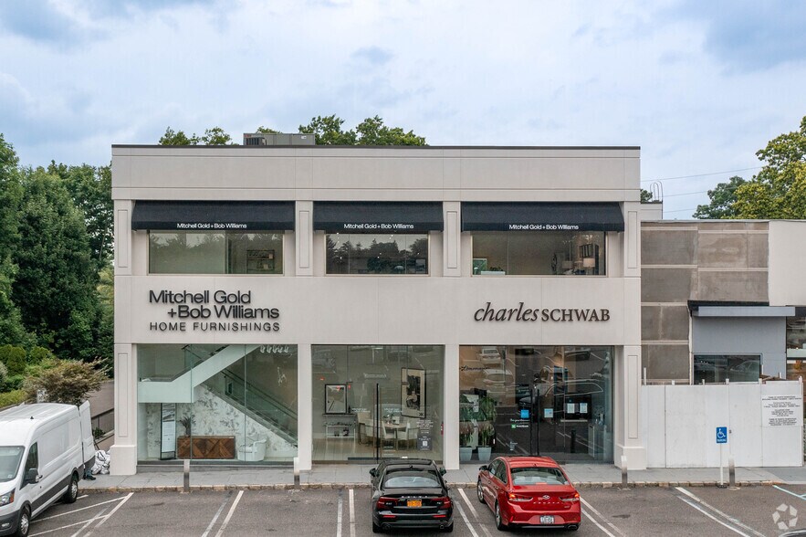 More Photos Of 1900 Northern Blvd, Manhasset General Retail For Lease