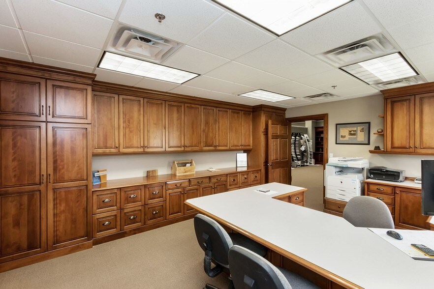 More Photos Of 801 62nd St, Marion Showroom For Sale