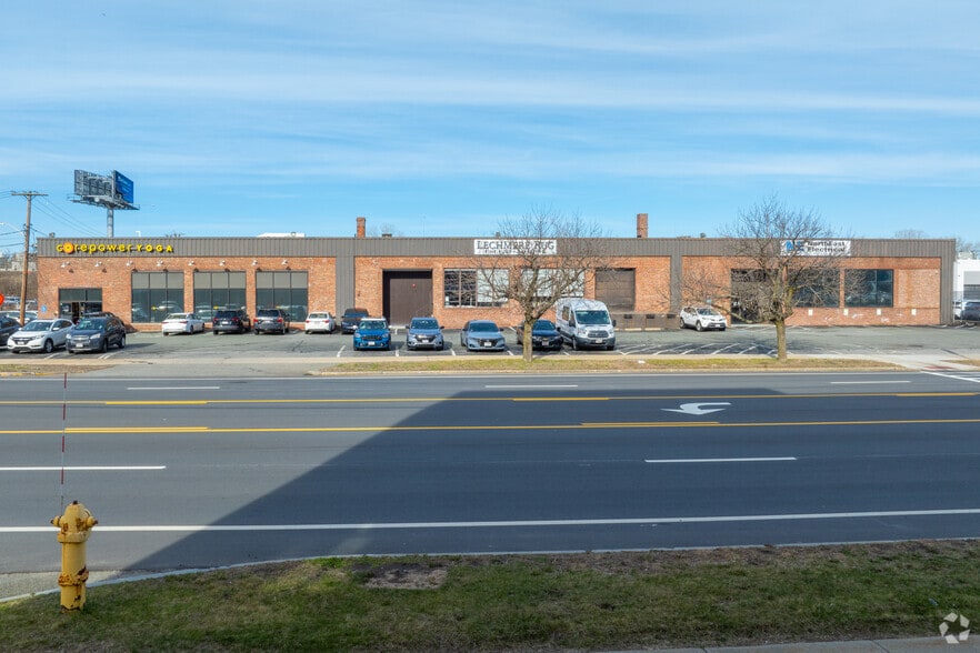 More Photos Of 312-326 Mystic Ave, Medford Showroom For Lease