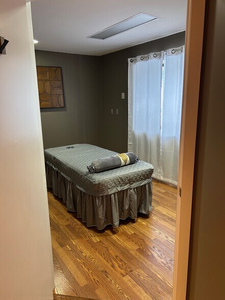 More Photos Of 656 Main St, Port Jefferson Office Residential For Lease