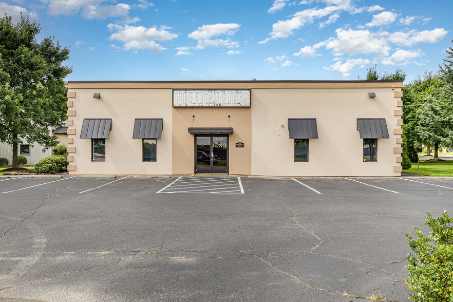 More Photos Of 100 Industrial Dr, Fredericksburg Showroom For Sale