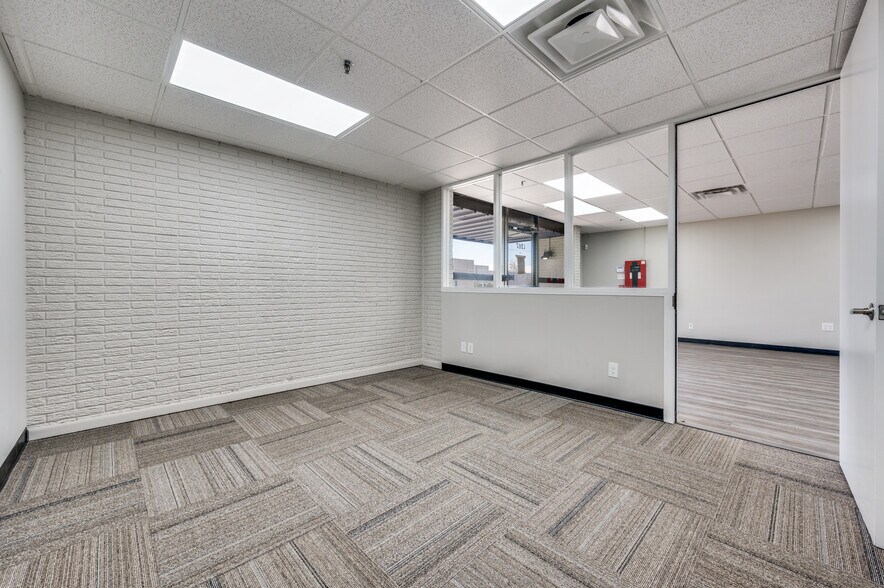 More Photos Of 1207 W Crosby Rd, Carrollton Manufacturing For Lease