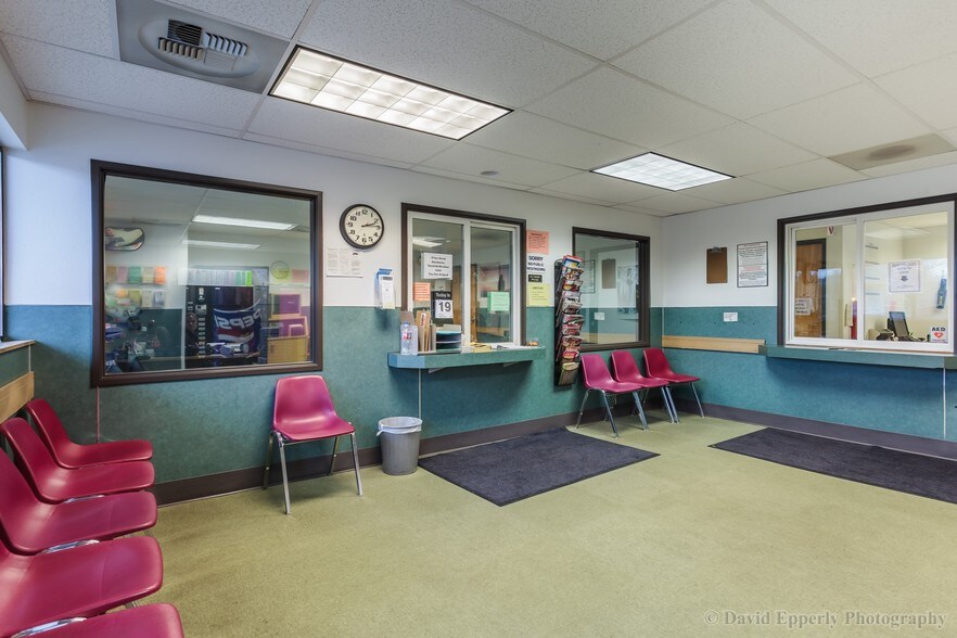 More Photos Of 1953 7th Ave, Longview Office For Sale