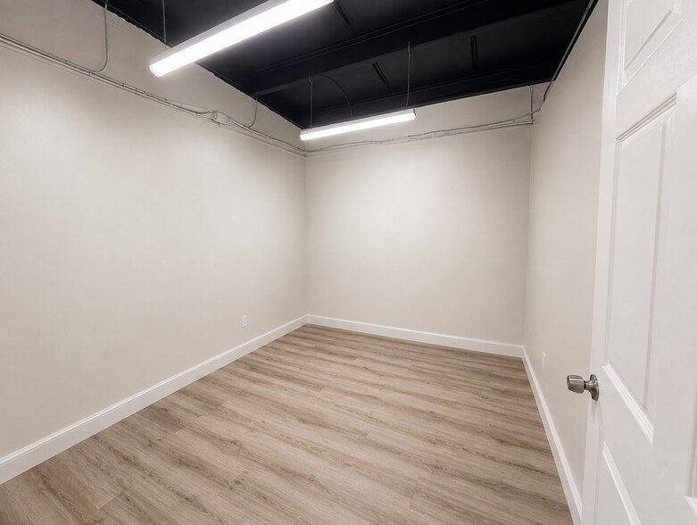 More Photos Of 5100 E Broadway Ave, Tampa Showroom For Sale