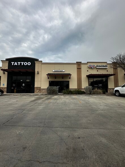 More Photos Of 12030 Bandera Rd, Helotes General Retail For Sale