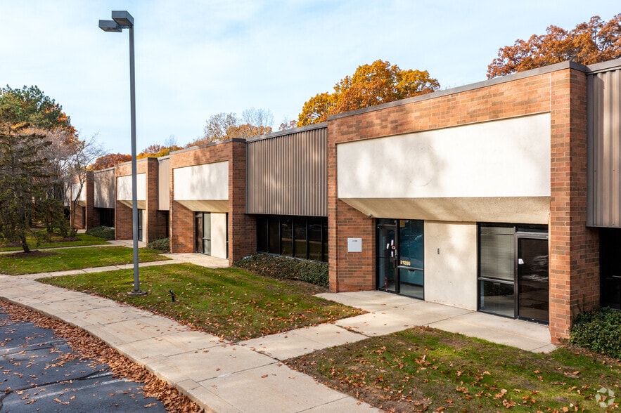 More Photos Of 21455 Melrose Ave, Southfield Unknown For Lease