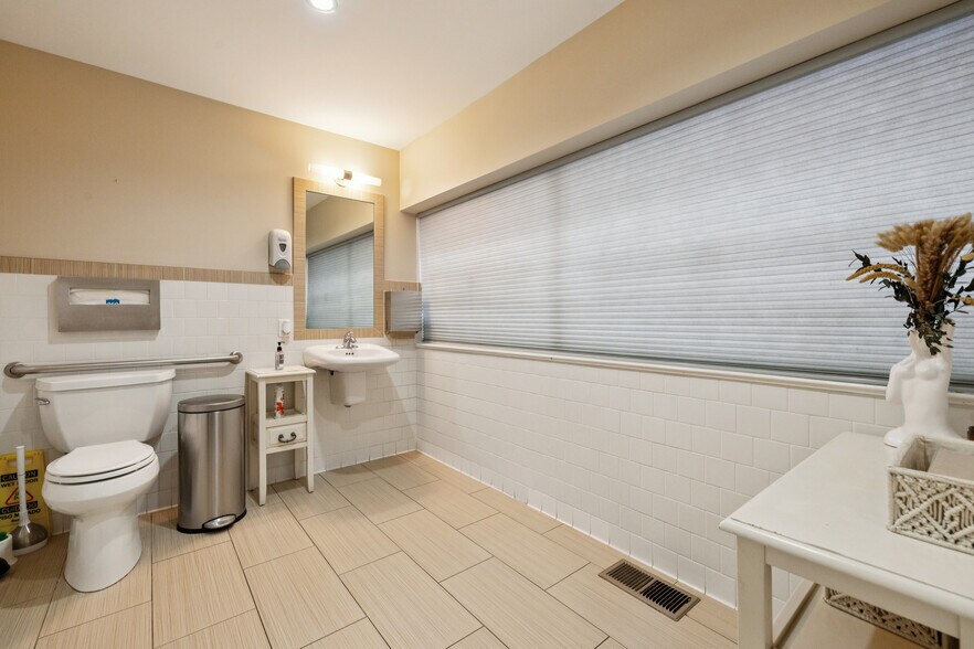 More Photos Of 311-315 Primrose Rd, Burlingame Storefront Retail Residential For Sale