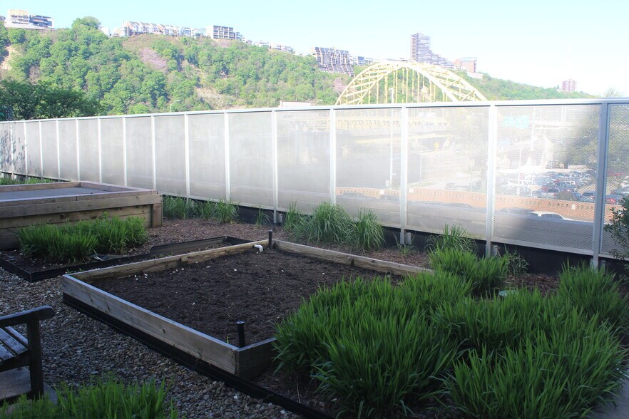 More Photos Of 11 Stanwix St, Pittsburgh Office For Lease