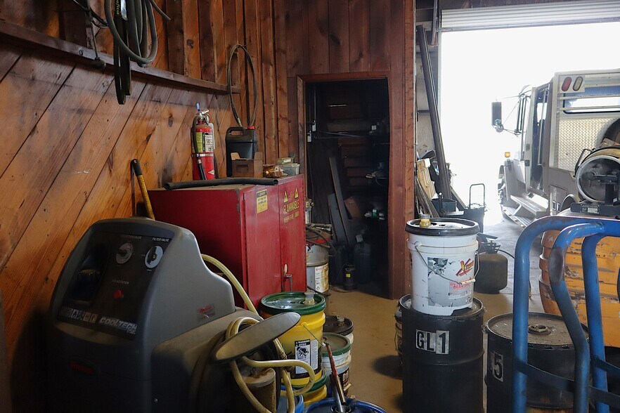 More Photos Of 1530 Parker Ln, Enterprise Warehouse For Lease