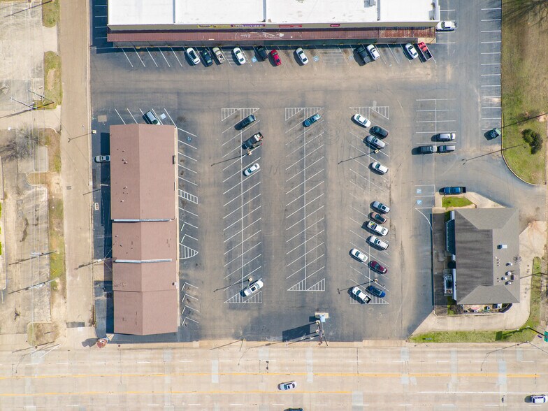 More Photos Of 3212-3260 N State Line Ave, Texarkana Storefront For Lease