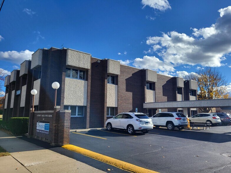 More Photos Of 601 W Central Rd, Mount Prospect Medical For Lease