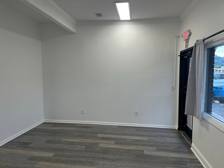 More Photos Of 6737 Ringgold Rd, East Ridge Office For Lease
