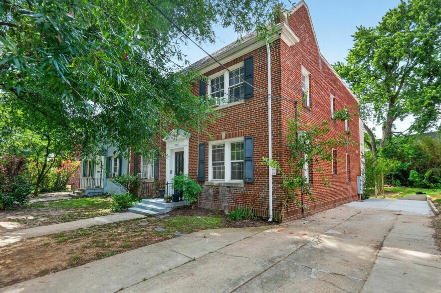 More Photos Of 4512 MacArthur Blvd NW, Washington Apartments For Sale