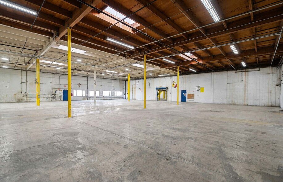 More Photos Of 12812 NE Whitaker Way, Portland Warehouse For Lease