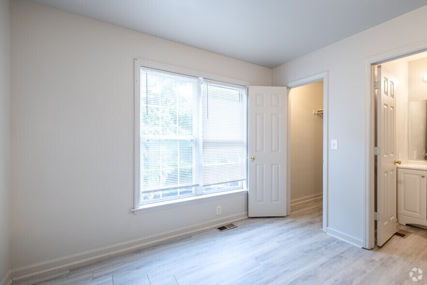 More Photos Of 3300-3328 Beck St, Greensboro Apartments For Sale
