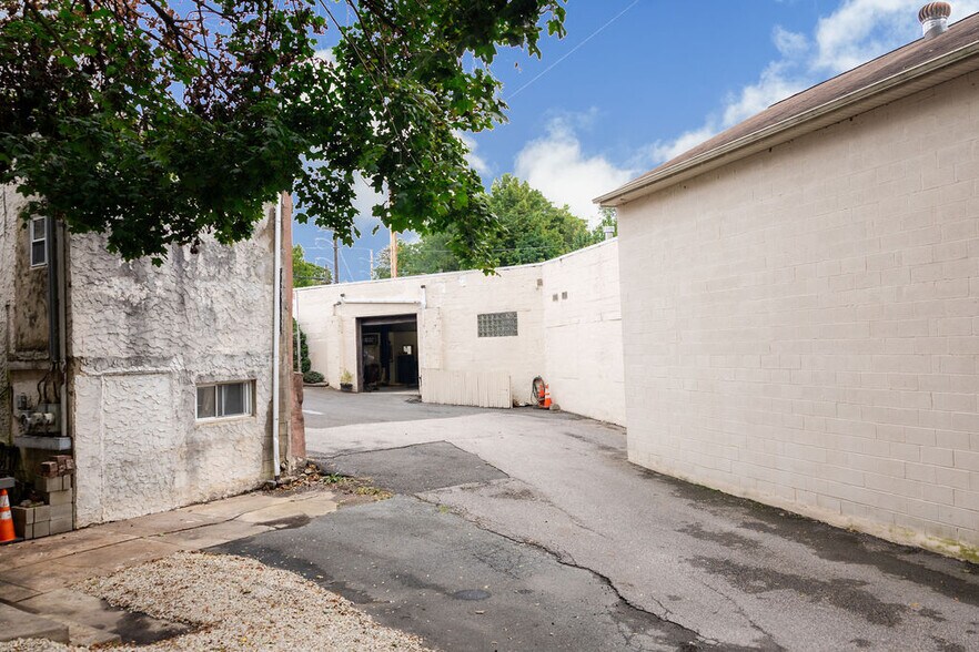 More Photos Of 8257 Frankford Ave, Philadelphia Auto Repair For Sale