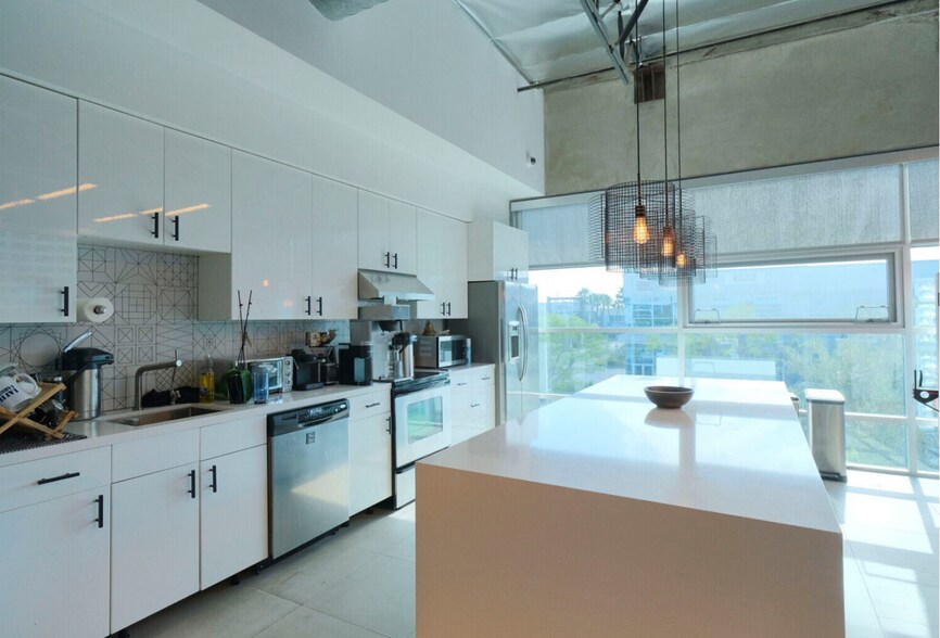 More Photos Of 855 Douglas St, El Segundo Loft Creative Space For Lease