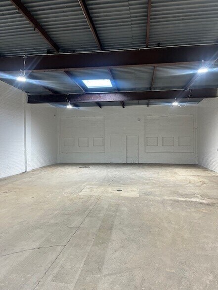 More Photos Of 7210 Carnegie Ave, Cleveland Warehouse For Lease