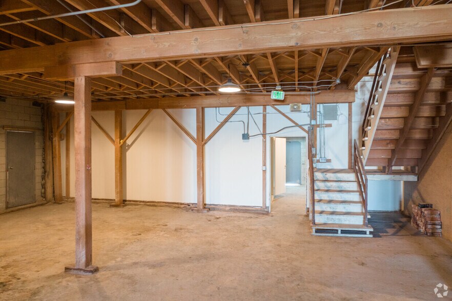 More Photos Of 1419 W 24th St, Los Angeles Warehouse For Sale