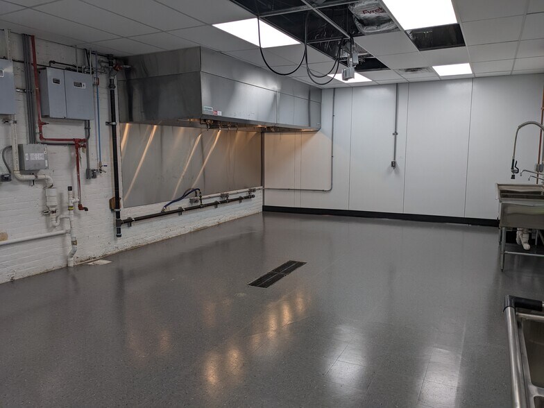 More Photos Of 7501 Carnegie Ave, Cleveland Manufacturing For Lease