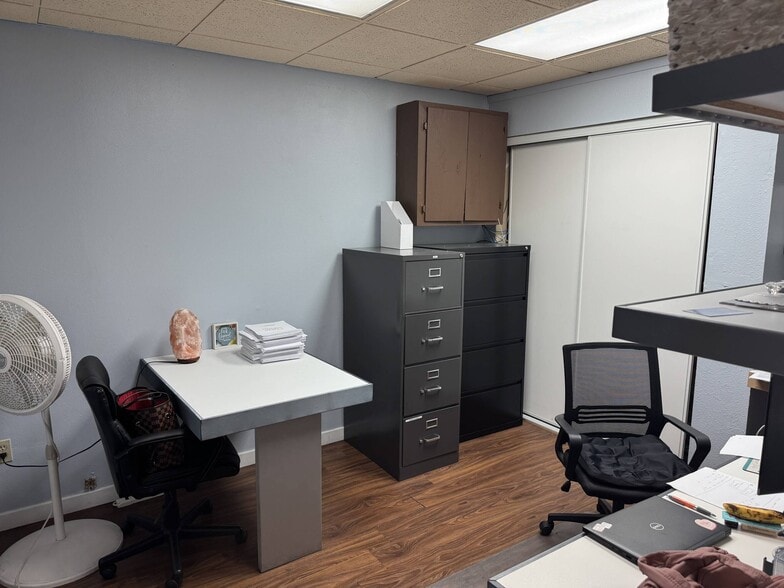 More Photos Of 2950 E Flamingo Rd, Las Vegas Office For Sale