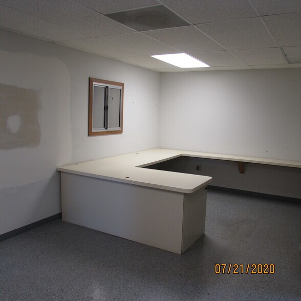 More Photos Of 457 Diller Ave, New Holland Warehouse For Lease