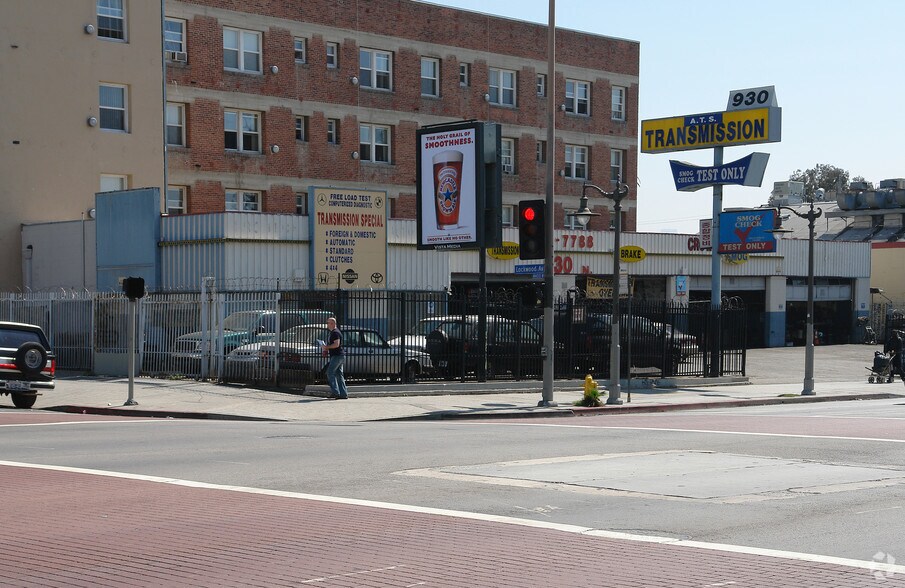 Primary Photo Of 930 N Vermont Ave, Los Angeles Auto Repair For Lease