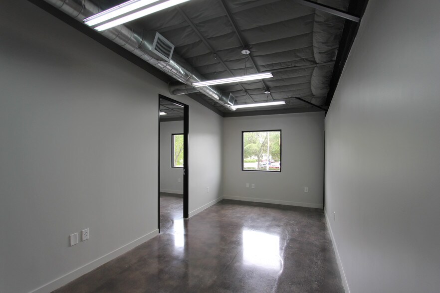 More Photos Of 535 W 20th St, Houston Office For Lease