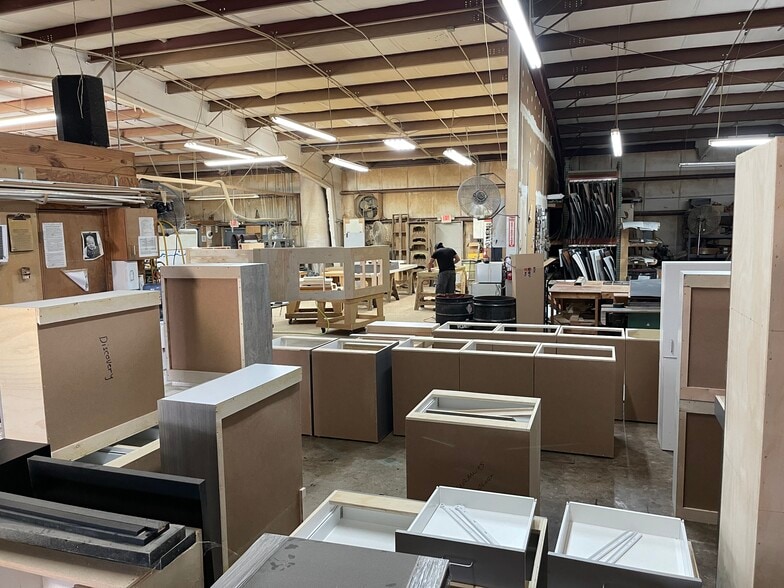 More Photos Of 280-286 E Palmetto Ave, Longwood Warehouse For Sale